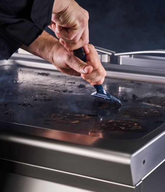 Pulizia della piastra EVENHEAT Tecnoinox